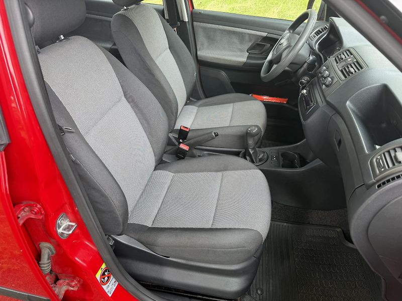 Škoda Fabia 1,2HTP Klimatizace - fotka 12 z 19
