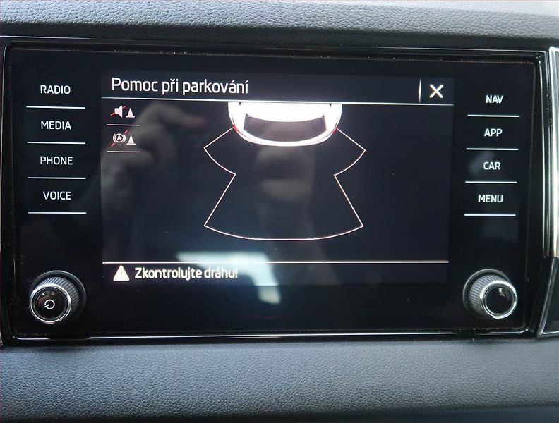 Škoda Karoq (2020) 1.6 TDI - fotka 18 z 22