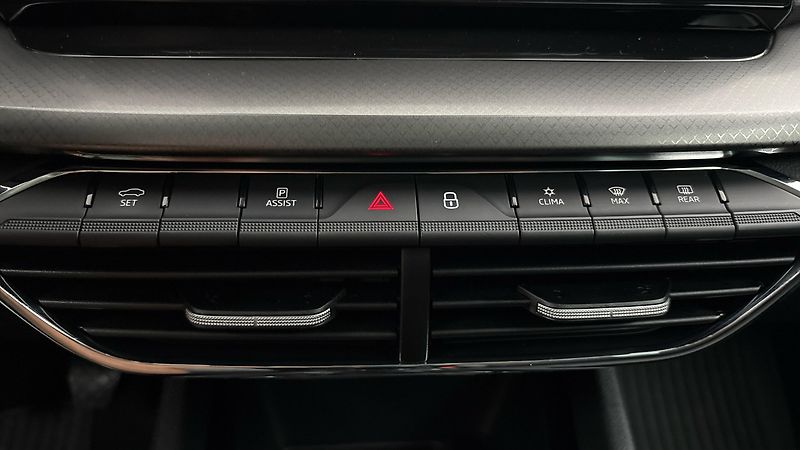 Škoda Octavia 2.0 TDI Ambition Combi - fotka 13 z 24