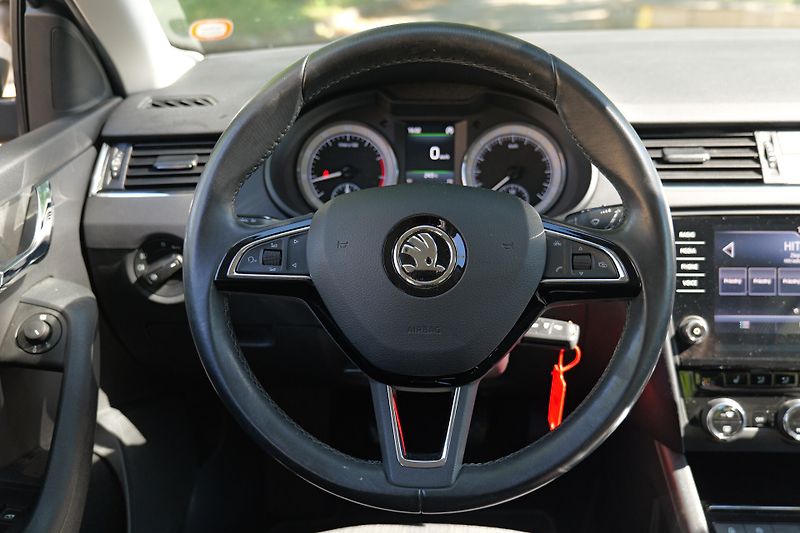 Škoda Octavia 1.4 TSI 110 kW Tažné CarPlay - fotka 14 z 28