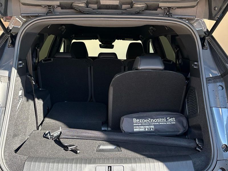 Peugeot 5008 (2026) Business Hybrid 145 e-DCS6 - fotka 9 z 42