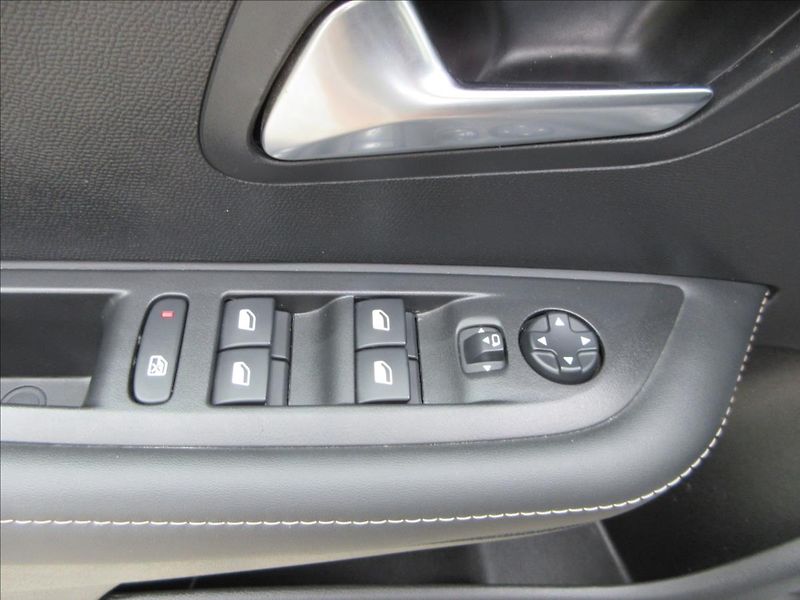 Peugeot 208 1,2 PureTech Allure, LED, Nové - fotka 26 z 29