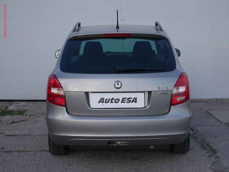 Škoda Fabia (2011) 1.2 TSI, 1.maj,ČR, AC, tažné - fotka 5 z 15