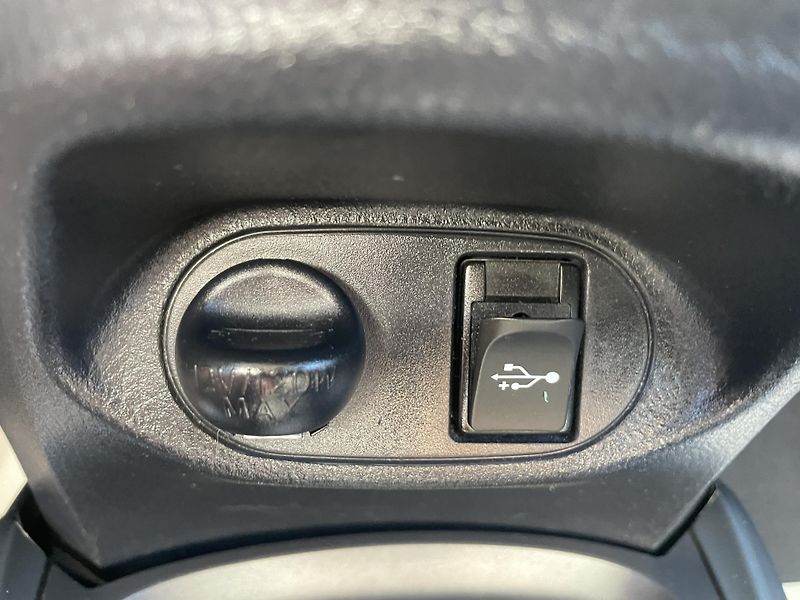 Toyota Yaris 1.5i 16v HYBRID 142TKM TOP 1A! - fotka 167 z 169