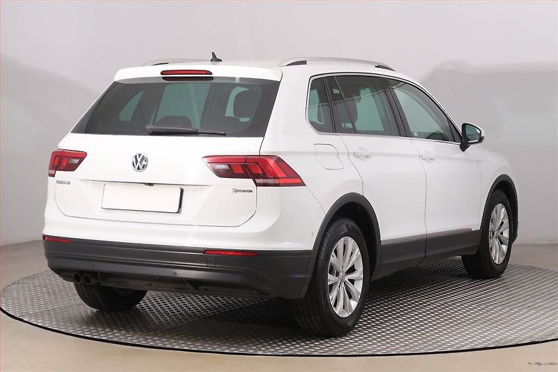 Volkswagen Tiguan (2018) Comfortline 1.4 TSI, ČR,1.maj - fotka 5 z 19