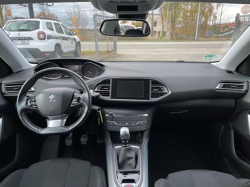 Peugeot 308 2.0 HDI 110 kW navi. serviska - fotka 8 z 26