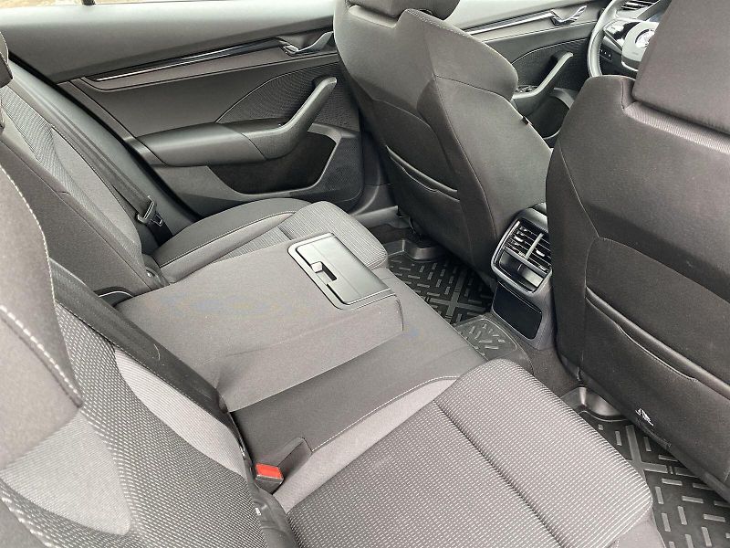 Škoda Octavia (2023) Combi 2.0 TDI DSG Ambition - fotka 9 z 30