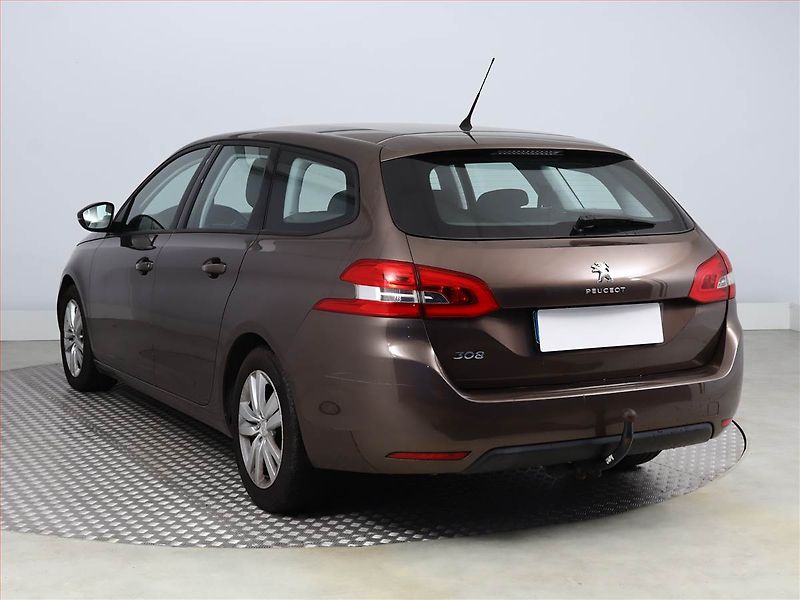 Peugeot 308 (2015) Allure 1.2 e-THP, ČR,1.maj - fotka 4 z 14