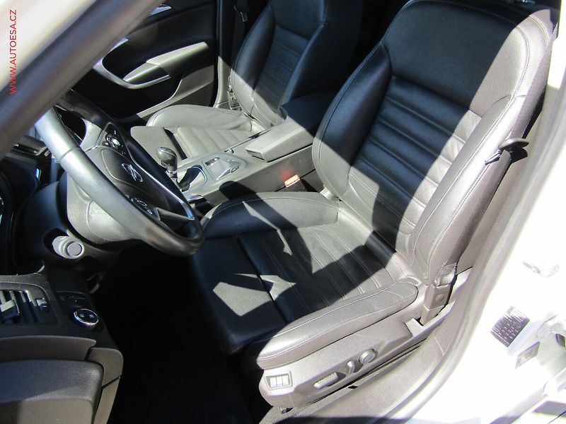 Opel Insignia (2015) 2.0CDTI 4x4, Bixenon, kůže - fotka 9 z 18