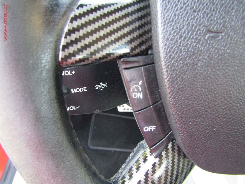 Ford Focus (2007) 1.6i, AC, výhřev sed - fotka 12 z 20