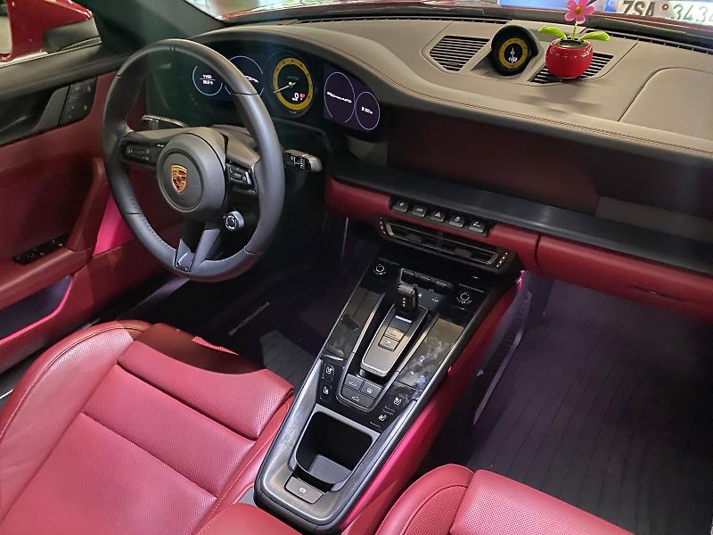 Porsche 911 (2025) GTS RED/RED LIFT-PANO-MAX - fotka 16 z 17