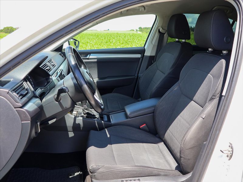 Škoda Superb 2,0 TDI 110kW DSG Xenon CZ - fotka 6 z 28