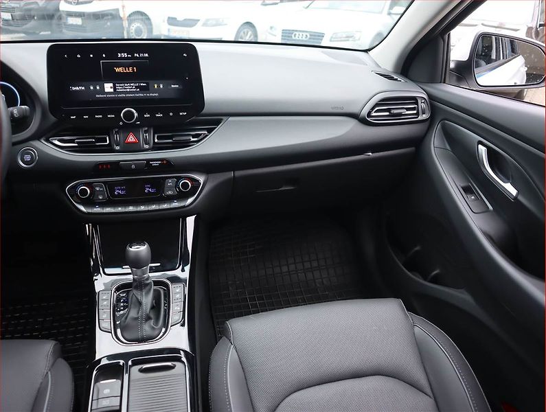 Hyundai i30 (2025) Premium 1.5 T-GDI MHEV 48V - fotka 8 z 19