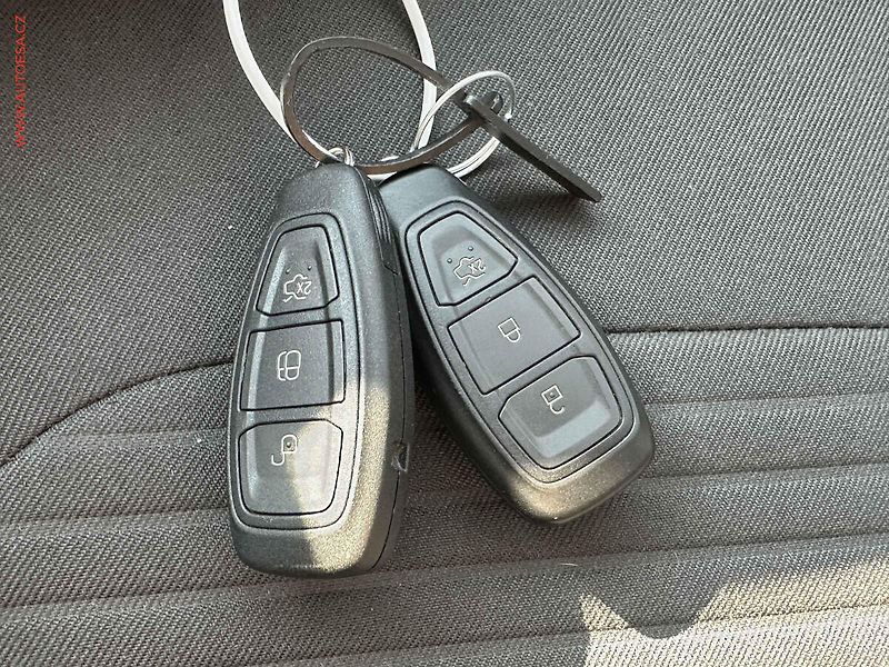 Ford Kuga (2017) 2.0 TDCi 4x4, AT, navi, bixen - fotka 18 z 18