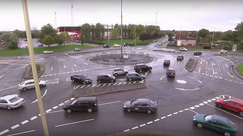 „Kouzelný kruhový objezd“ v anglickém městě Swindon.