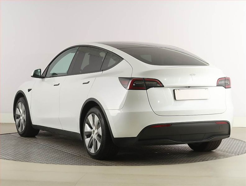 Tesla Model Y (2023) RWD LFP 60kWh, SoH 94% - fotka 4 z 33