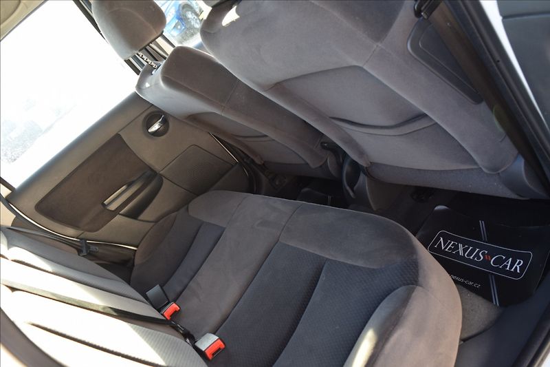 Citroën C3 1,4 i 65KW NÍZKÉ KM KLIMA ALU - fotka 24 z 39