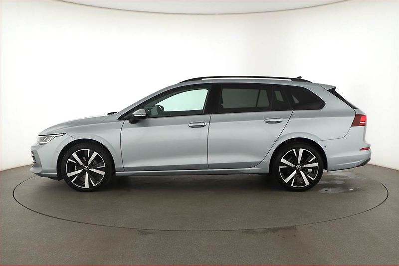 Volkswagen Golf (2025) Life 1.5 eTSI - fotka 3 z 20
