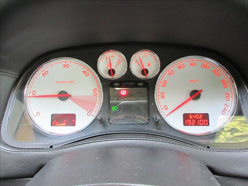 Peugeot 307 2,0 CC 2.0HDi 100Kw, JBL, Kůže - fotka 24 z 37