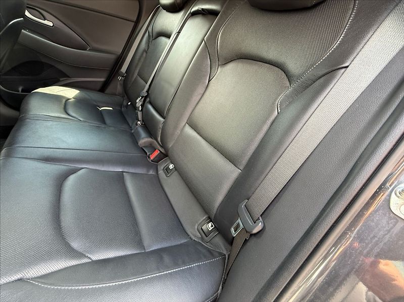 Hyundai i30 1,6 CRDI STYLE PREMIUM AT - fotka 10 z 10