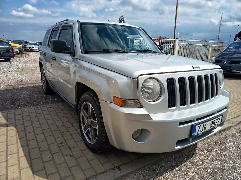 Jeep Patriot (2010) 2.0 TD 103kw - fotka 10 z 35