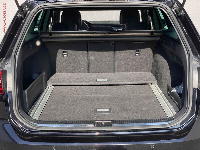Volkswagen Passat (2015) 2.0 TDi, R-Line, DSG, LED - fotka 7 z 19