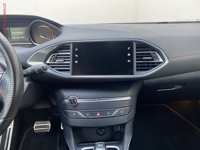 Peugeot 308 (2020) 1.2PT, ČR, GT Line, AT, LED - fotka 12 z 19