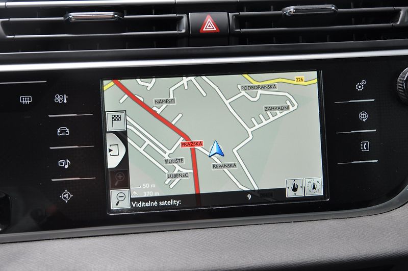 Citroën Grand C4 Picasso 1.6HDi 88kW Exclusive Automat - fotka 16 z 24