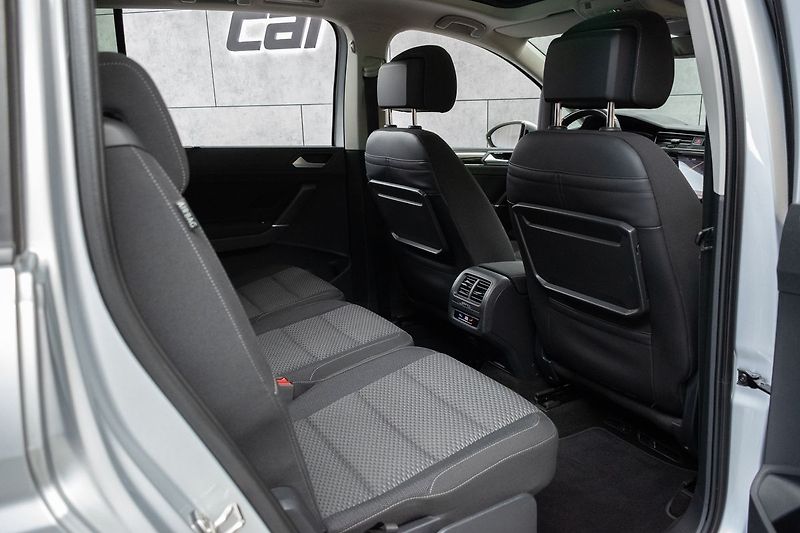 Volkswagen Touran 2.0TDI TAŽNÉ*WEBASTO*DPH*ČR 1M - fotka 15 z 51