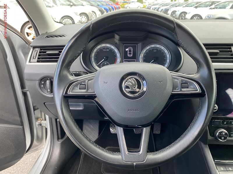 Škoda Octavia (2017) 1.6 TDi, ČR, Style, LED - fotka 11 z 16