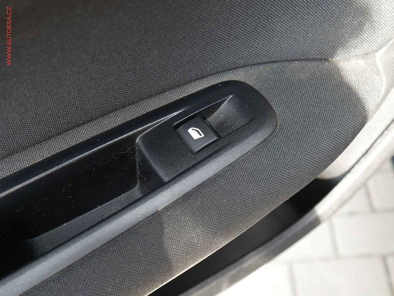 Peugeot 308 (2019) 1.2PT, AC, park.asist - fotka 12 z 20