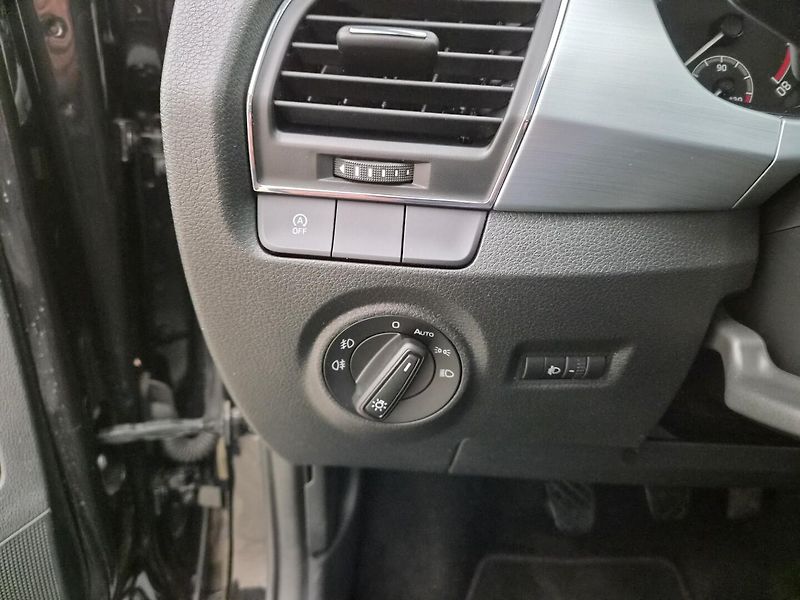 Škoda Fabia 1,0 TSI Ambition Plus - fotka 13 z 21