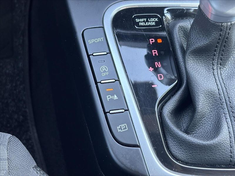 Kia Ceed 1,5 TGDi AT Spin ZÁRUKA KAMERA - fotka 25 z 40
