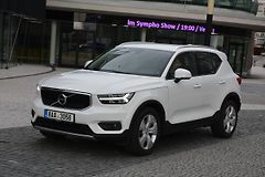 Volvo XC40 (2020) 2,0 D3 DRIVE-E Momentum PRO Aw - fotografie inzerátu