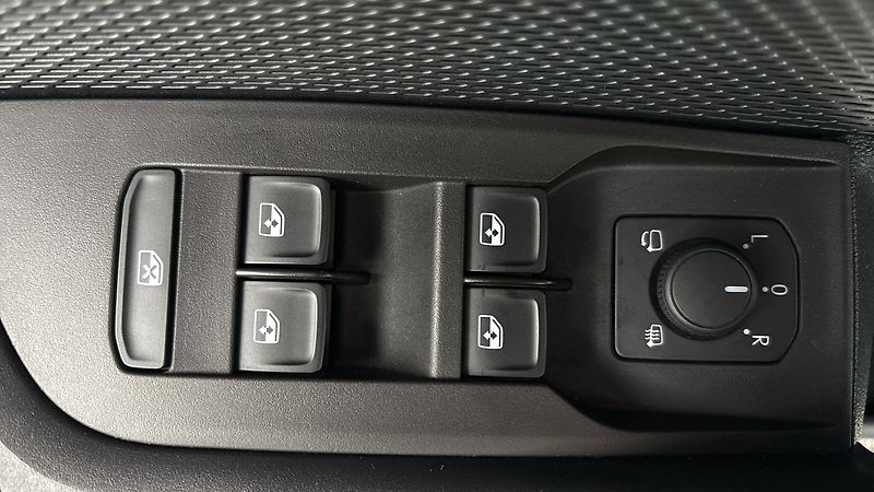 Škoda Octavia 2.0 TDI DSG Style Combi - fotka 21 z 27