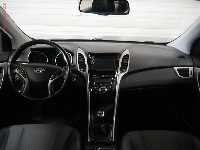 Hyundai i30 (2015) 1.6GDi, 1.maj,ČR, servis - fotka 8 z 21