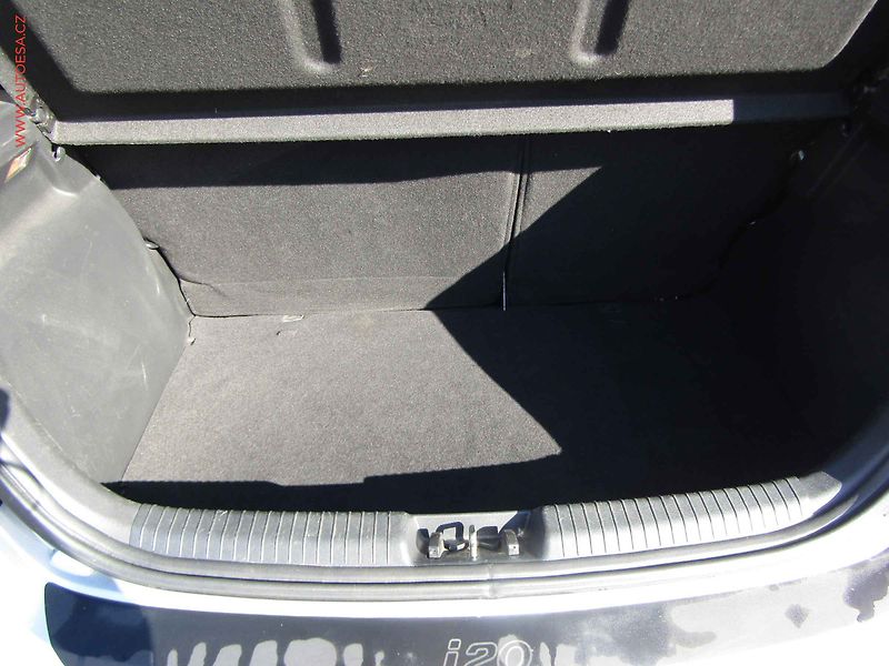 Hyundai i20 (2013) 1.2i, ČR, Klima - fotka 7 z 18