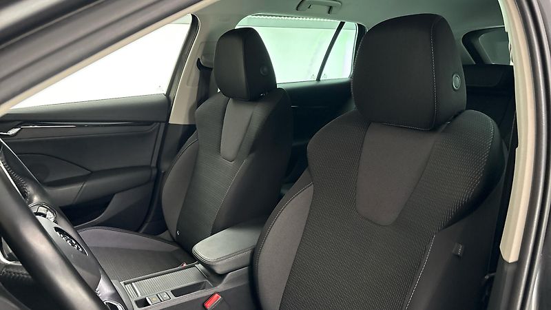 Škoda Octavia 2.0 TDI Ambition Combi - fotka 15 z 26