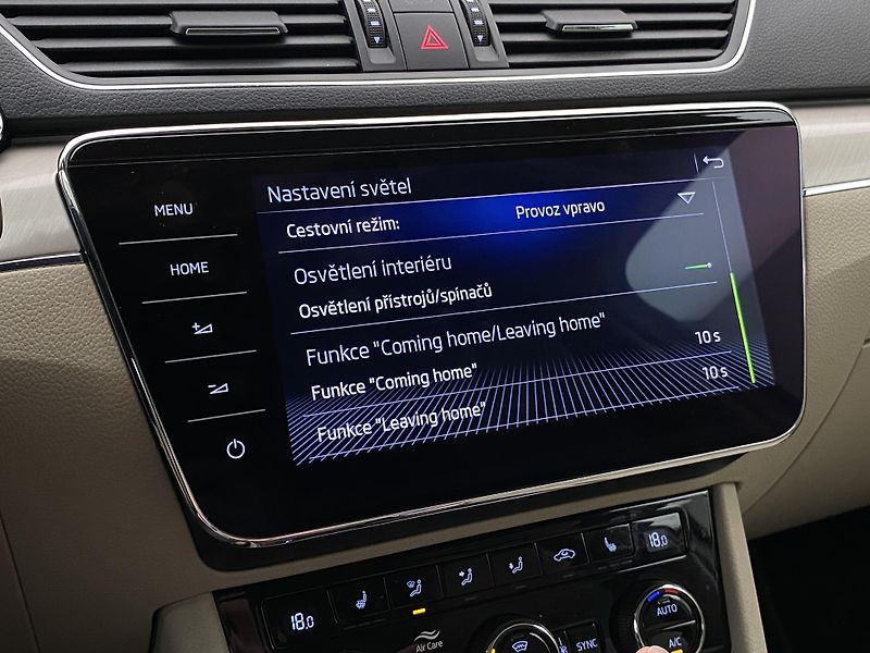 Škoda Superb COMBI 2.0TDI L&K DSG CZ - fotka 48 z 64