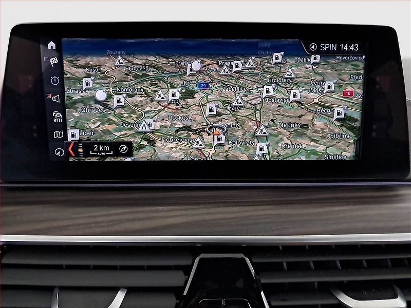 BMW Řada 5 (2018) M Sport 530d xDrive - fotka 20 z 20