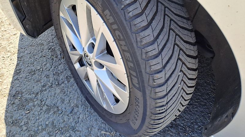 Škoda Fabia 1.0 TSI Comfort+NAVI - fotka 17 z 26