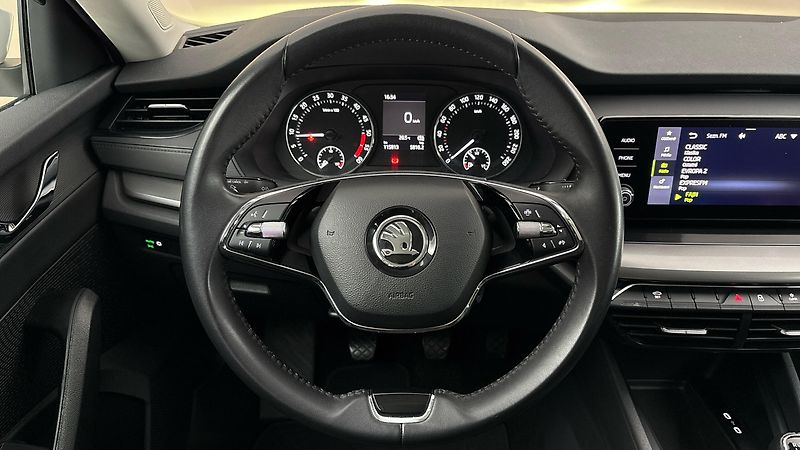 Škoda Octavia 2.0 TDI Active - fotka 9 z 24