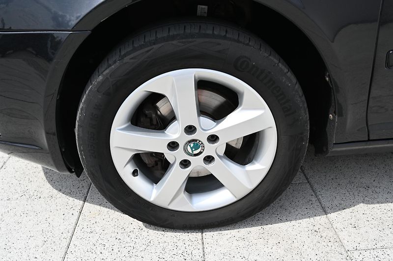 Škoda Octavia 2.0TDI 7/2011 Rezervace - fotka 10 z 50