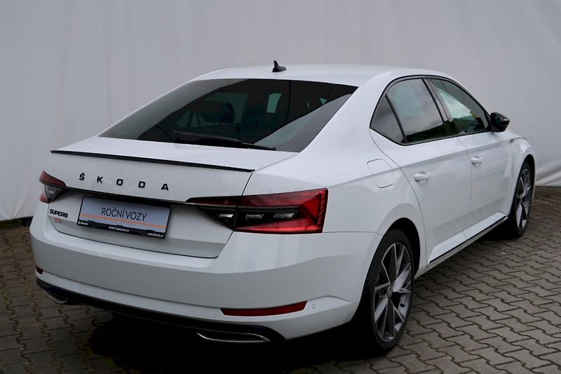 Škoda Karoq (2025) SportLine 2,0 TDi /110 kW - fotka 21 z 30