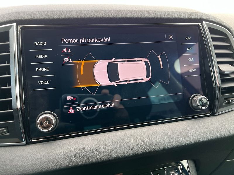 Škoda Karoq (2022) 2.0TDi Style+! Tažné! ČR+1.maj - fotka 37 z 42