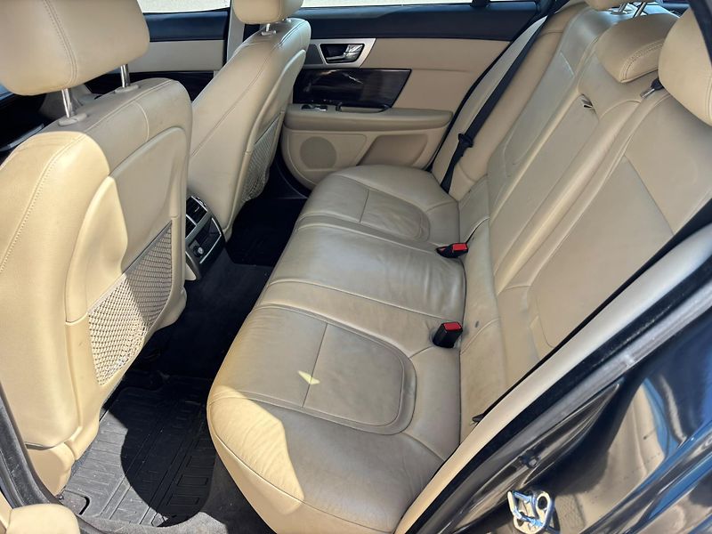 Jaguar XF 3.0 D 177kW Rdesign SPORTBRAKE - fotka 9 z 10