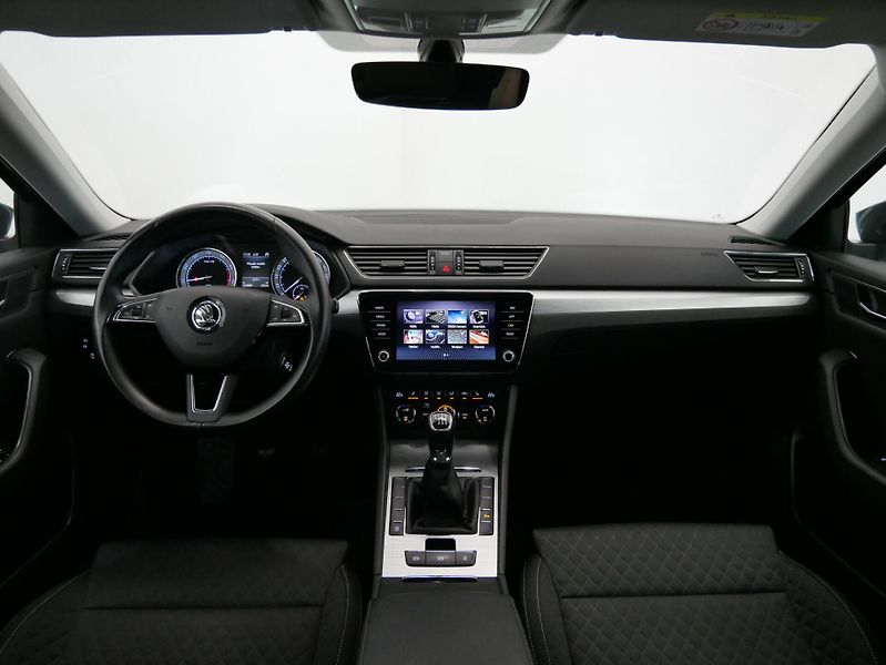 Škoda Superb - fotka 5 z 25