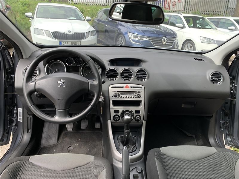 Peugeot 308 1,6 HDI  SW 7.MÍST - fotka 9 z 18
