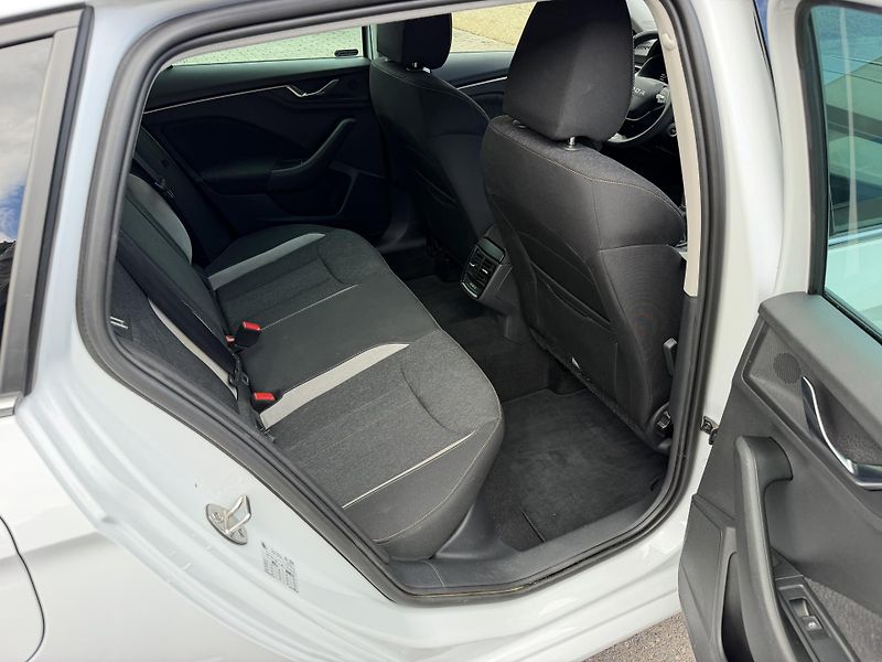 Škoda Scala 1,0TSi 85kW automat SELECTION - fotka 19 z 20