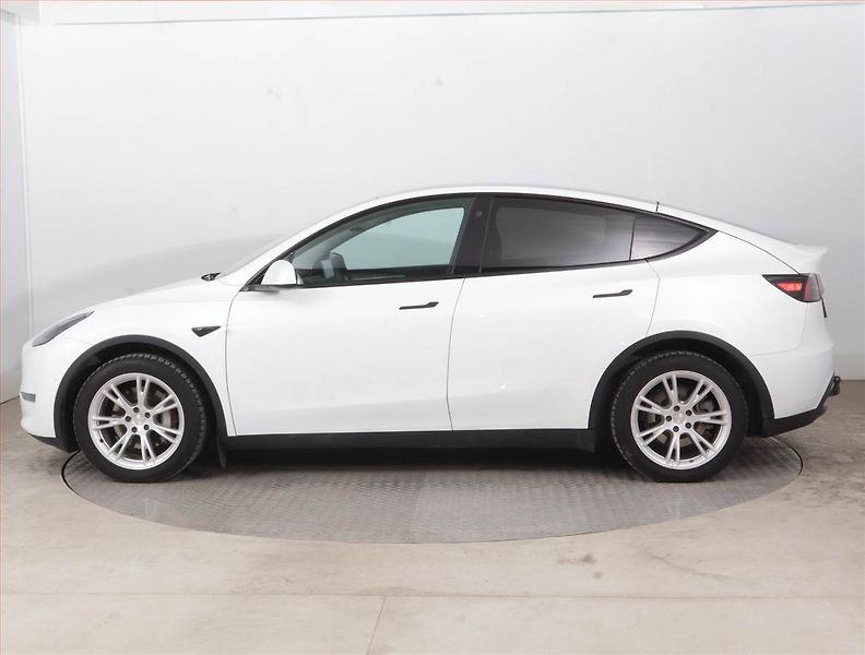 Tesla Model Y (2022) Long Range AWD 79kWh, SoH 92% - fotka 3 z 21